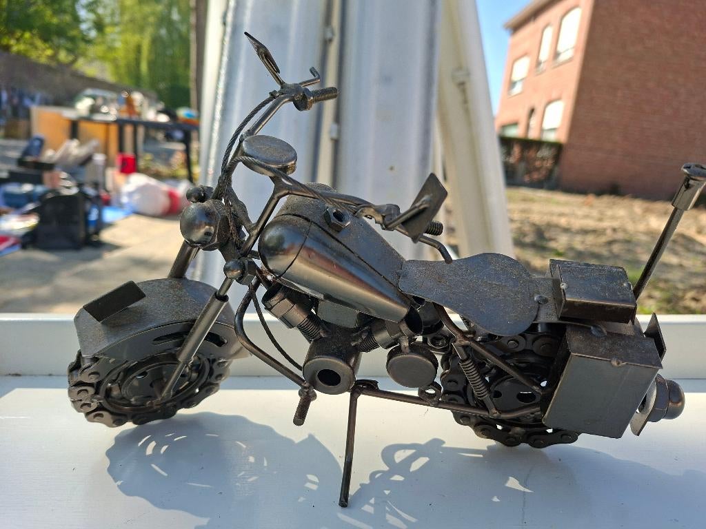 Decoratieve metalen motor, Enlèvement