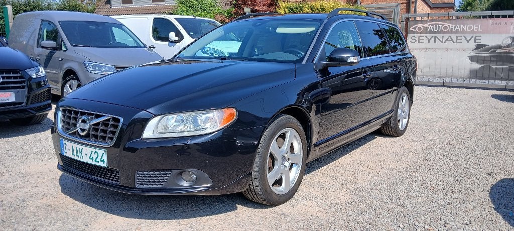VOLVO V70 2.0D3 310000km 08/11/2010, Auto's, Volvo, 144 g/km, Euro 5, 1995 cc, Beige