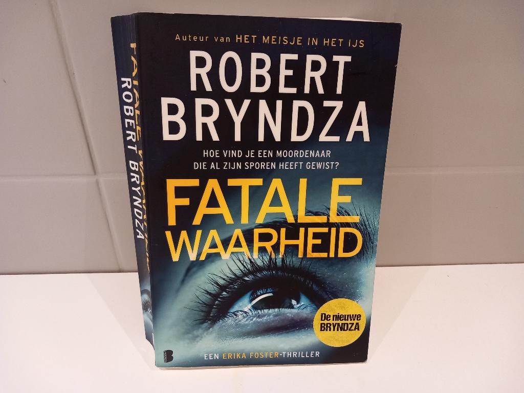 Thriller Robert Bryndza / fatale waarheid, Boeken, Thrillers, Ophalen of Verzenden, Gelezen, Robert Bryndza