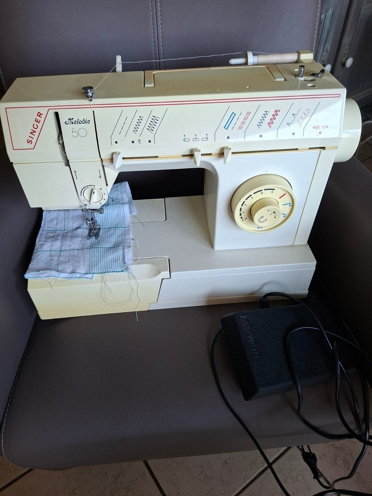 Singer naaimachine   5806 5808 5810, Ophalen, Naaimachine, Singer