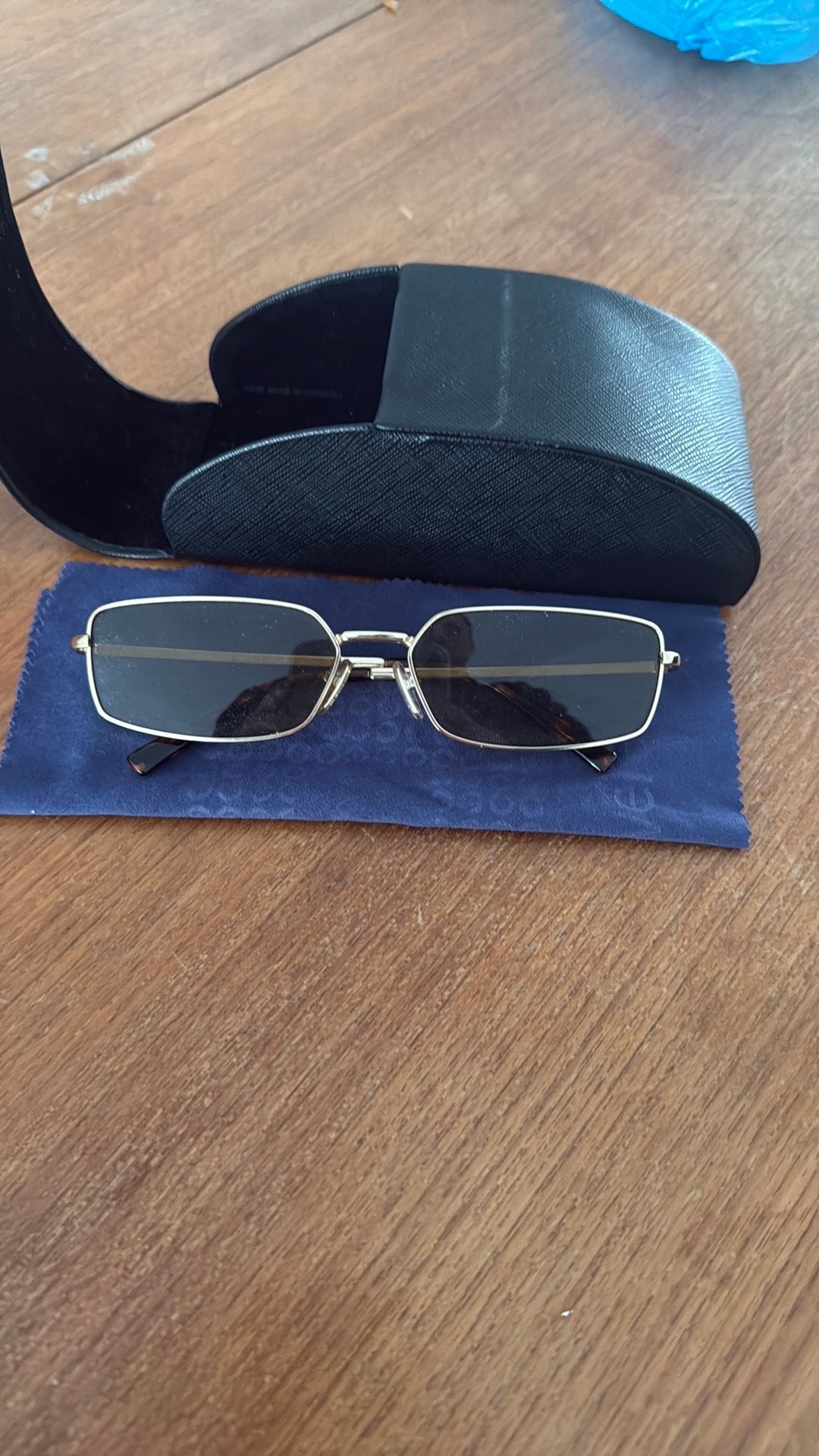 Prada zonnebril , 1 jaar oud. Nooit gedragen. Nieuw, Ophalen, Zo goed als nieuw, Bril