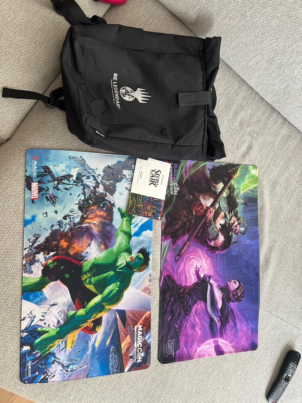 Magiccon exclusieve playmats, rugzak en secret lair, Ophalen of Verzenden, Zo goed als nieuw