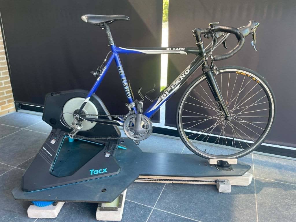 Tacx Neo 2T + fiets + DIY rockerplate en extra’s, Sport en Fitness, Ophalen, Zo goed als nieuw, Overige typen
