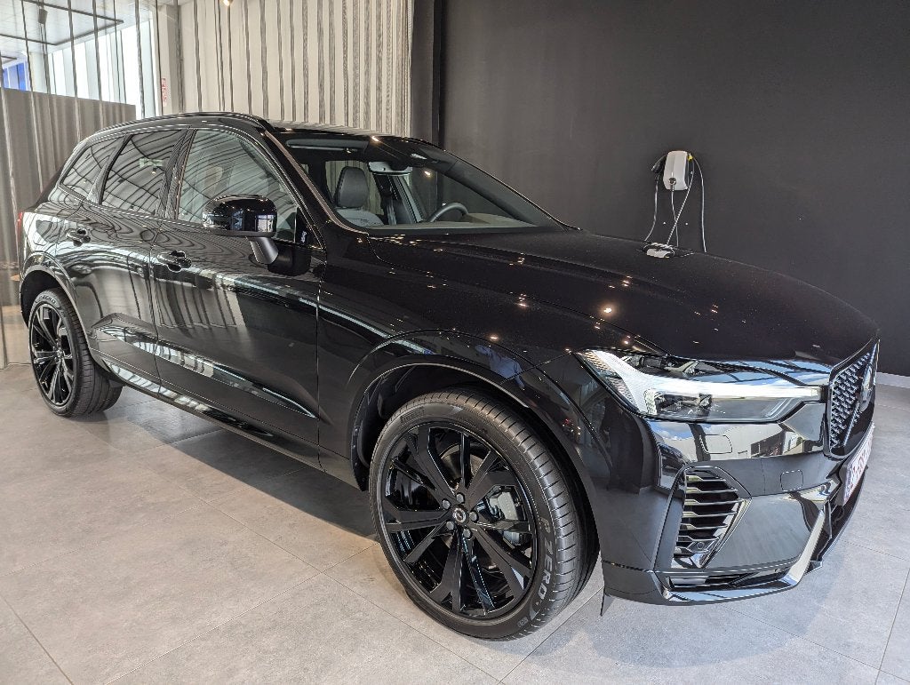 Volvo XC60 2024 PHEV BLACK EDITION PLUS, Automaat, BTW wagen, Auto's, Automaat, 4 cilinders, Leder en Stof, Zwart