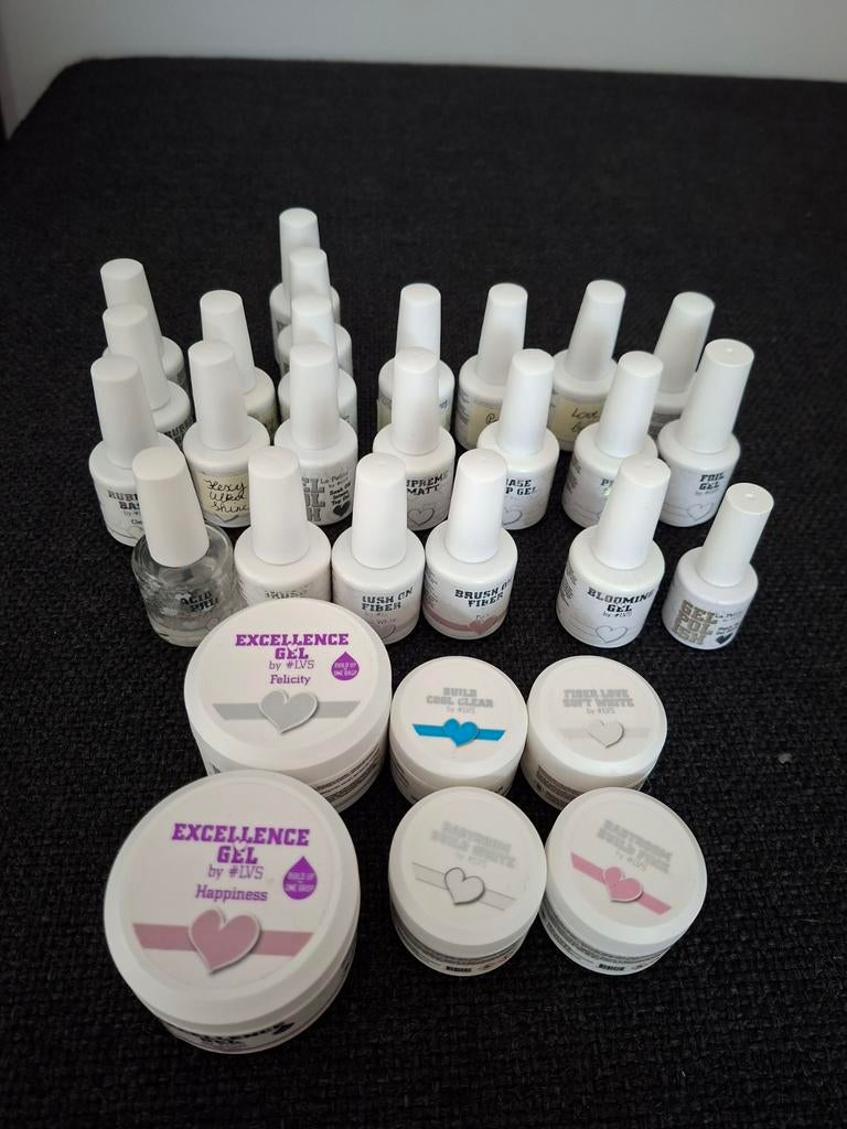 Set nagels (base, gel, biab, top,...) van het merk Loveness, Ophalen, Gebruikt