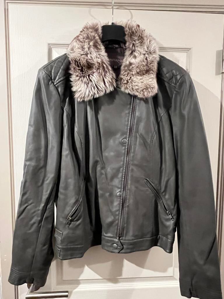 Faux lederlook damesjas grijs met kraag NIEUW maat 46/48🌺🌷, Neuf, Sarandi, Enlèvement, Taille 46/48 (XL) ou plus grande