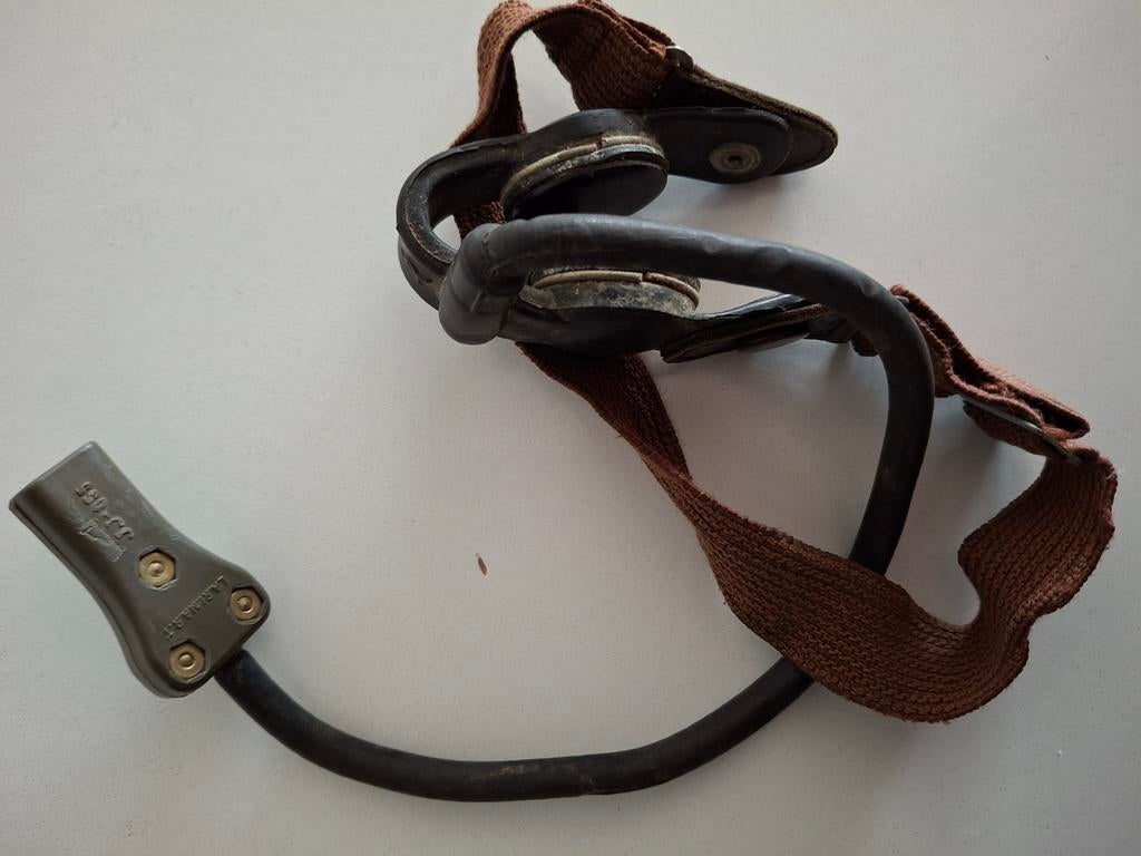 T-30-S keel microfoon met bijhorende SW-141-V Schakelaar, Verzamelen, Ophalen