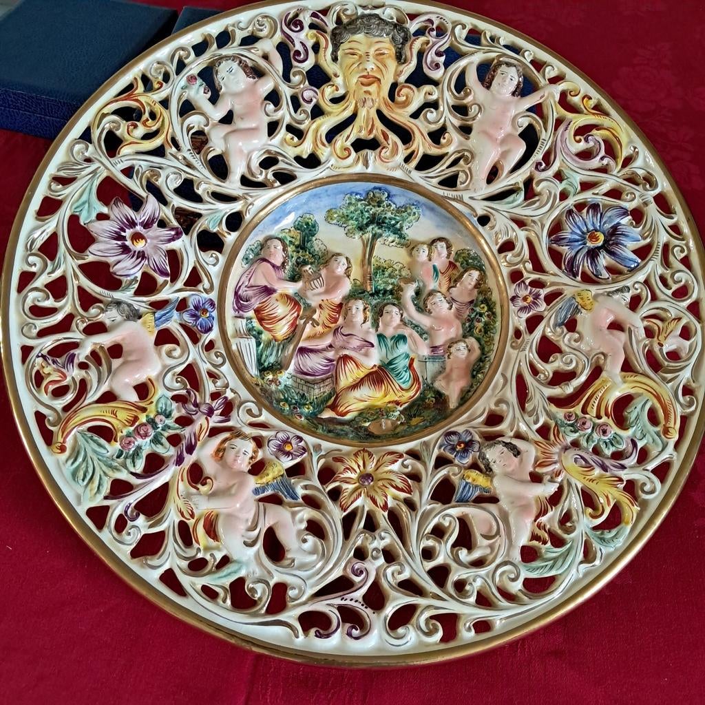 Assiette murale décorative Capodimonte,  ajourée putti, Antiquités & Art, Enlèvement