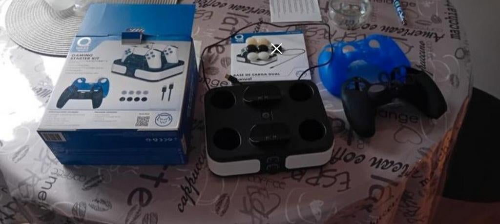 Oplaadstation  hoesje en thumbsticks (grips) voor ps5, Ophalen of Verzenden, Zo goed als nieuw