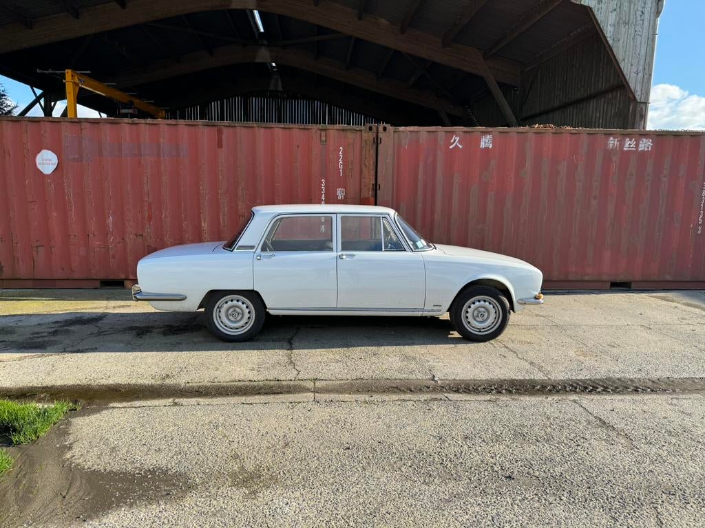Alfa Romeo Berlina 1750 Serie 1, Auto's, Oldtimers, Particulier, Alfa Romeo, Benzine, Berline, 4 deurs, Handgeschakeld, Wit, Zwart