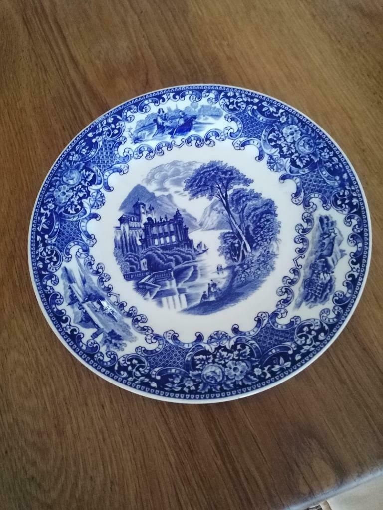 2 belles assiettes de décoration de la faiencerie de Cambrid, Enlèvement ou Envoi
