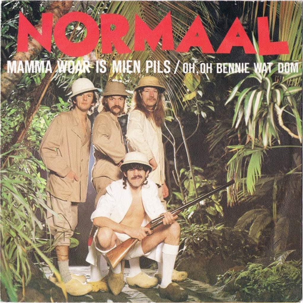 Normaal - Mama Woar Is Mien Pils, 7 inch, Single, Ophalen of Verzenden, Zo goed als nieuw