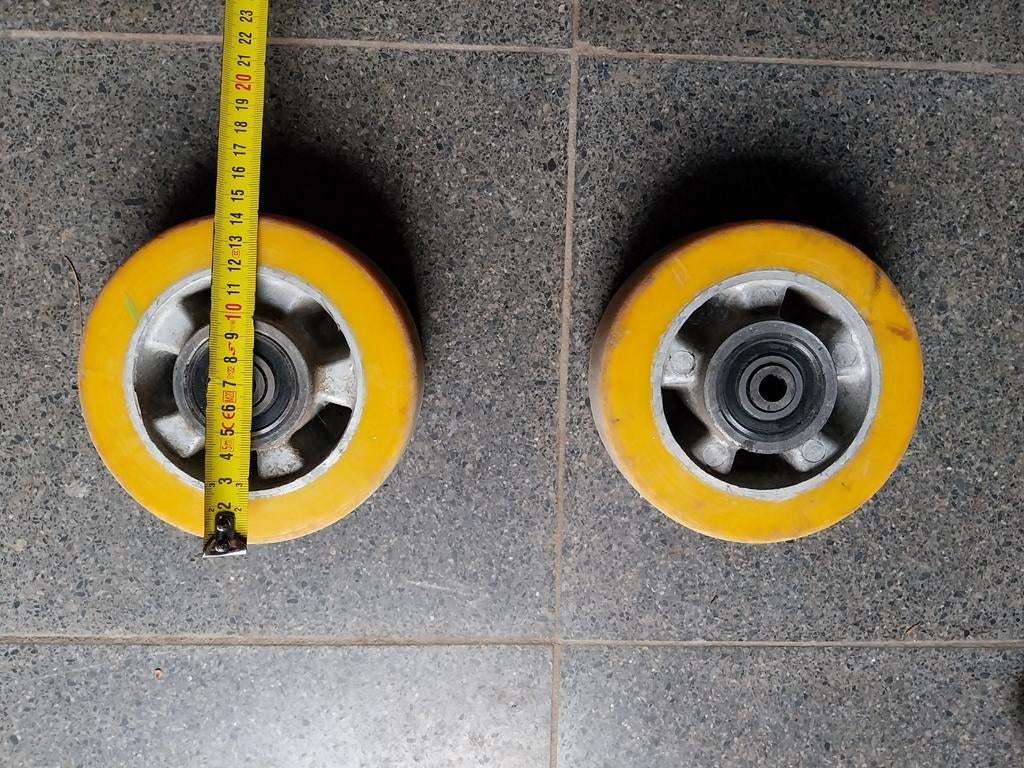 2 volle sterke transport/kar bokwielen., Ophalen, Gebruikt