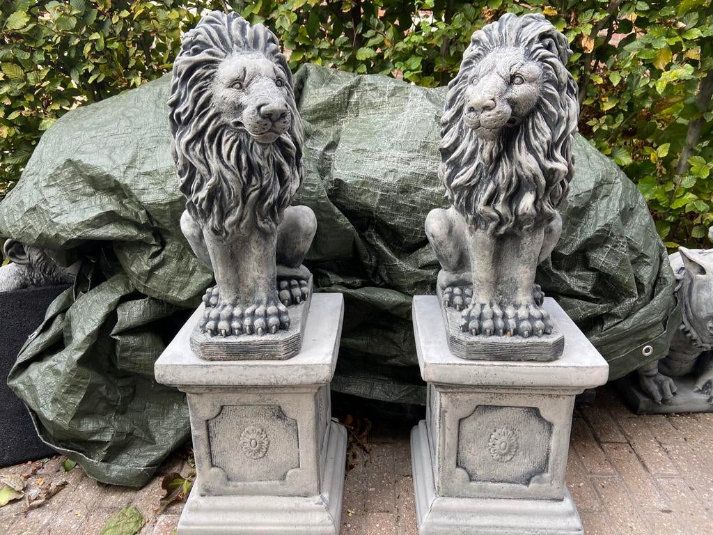 Leeuwen op Sokkels, Tuin en Terras, Tuinbeelden, Ophalen, Nieuw, Beton, Dierenbeeld