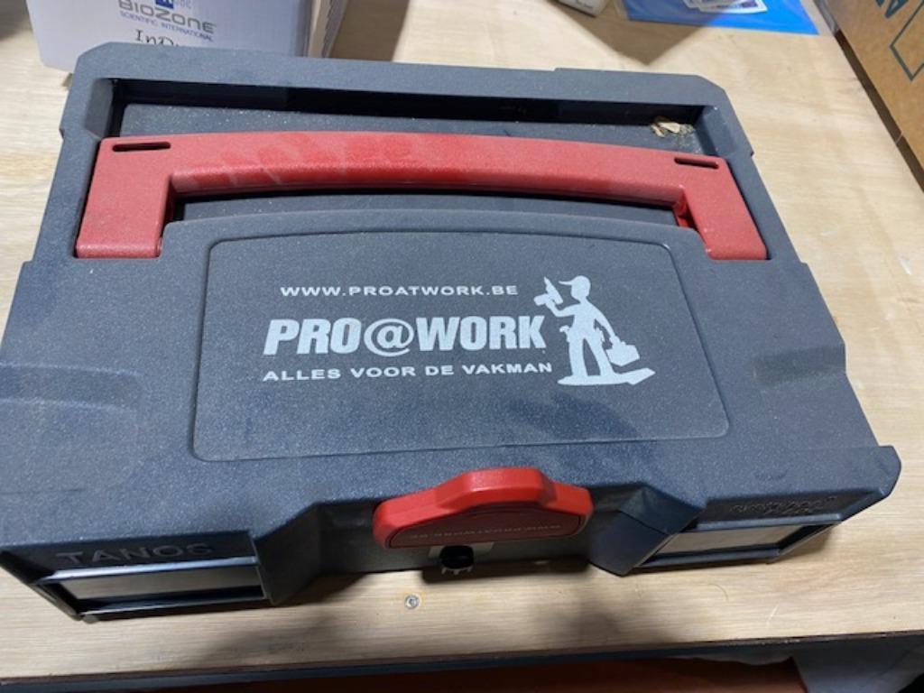 Nagelpistool + minibrads te koop (éénmalig gebruikt), Doe-het-zelf en Bouw, Ophalen, Zo goed als nieuw