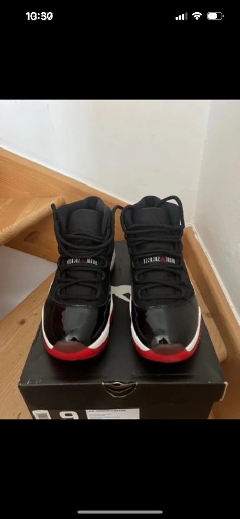 Jordan 11 bred taille 42,5, Zwart, Ophalen of Verzenden, Zo goed als nieuw, Sneakers