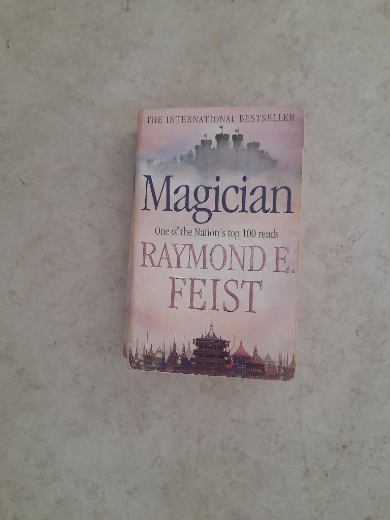 Boek Magician - Raymond E. Feist, Enlèvement ou Envoi