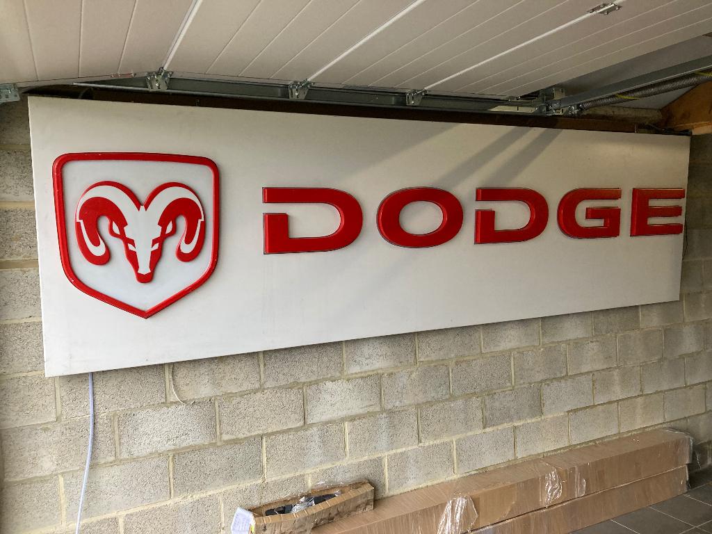 Enseigne lumineuse Dodge