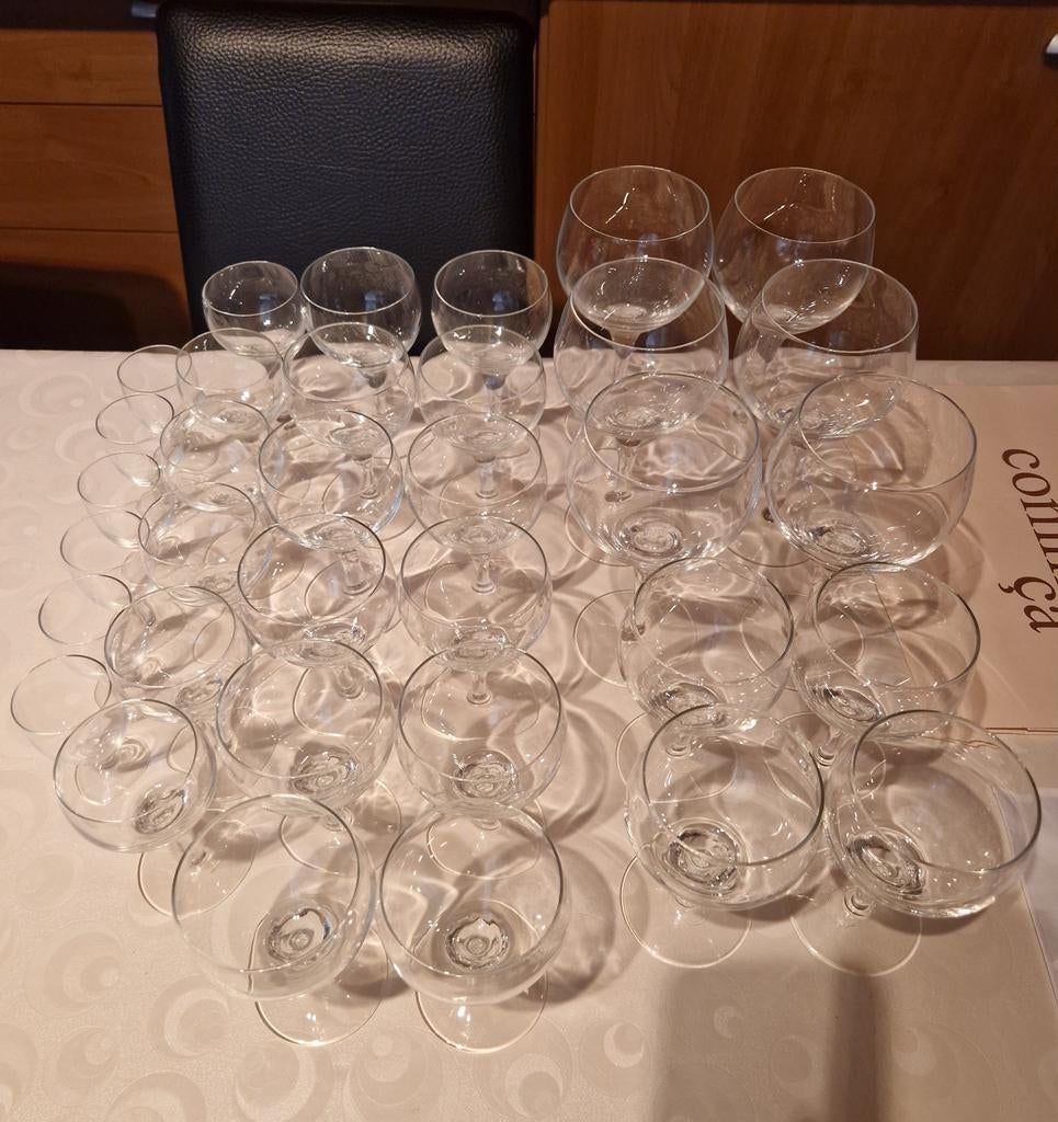 Ensemble de 36 verres en cristal en parfait état., Enlèvement, Comme neuf, Autres types