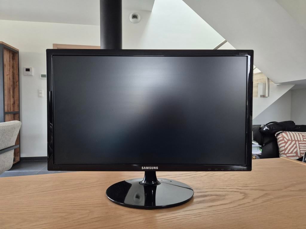 Écran Samsung S24D330H - 24 pouces full HD, Enlèvement, Utilisé