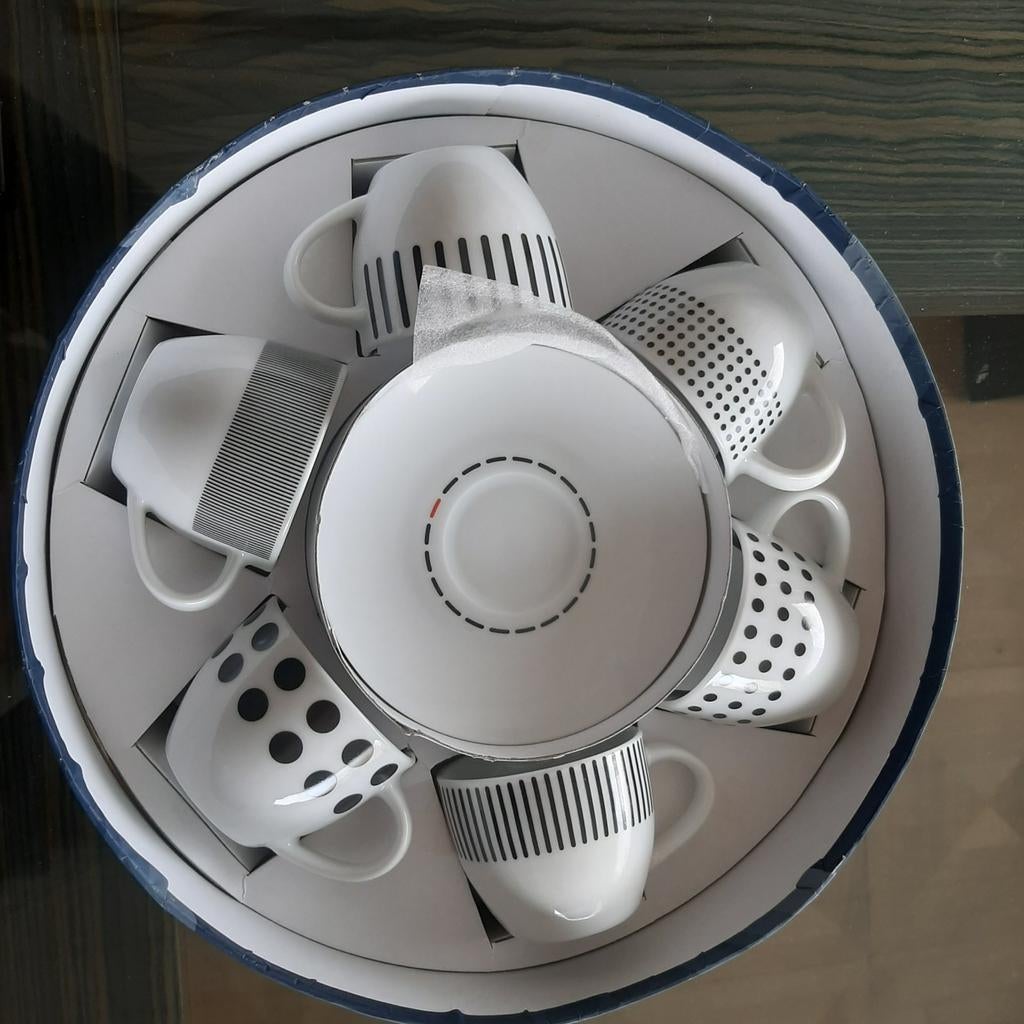 Excl. 6 tasses à café porcelaine +ass. CHARLOTTE MARIE, Envoi, Neuf, Porcelaine, Autres styles