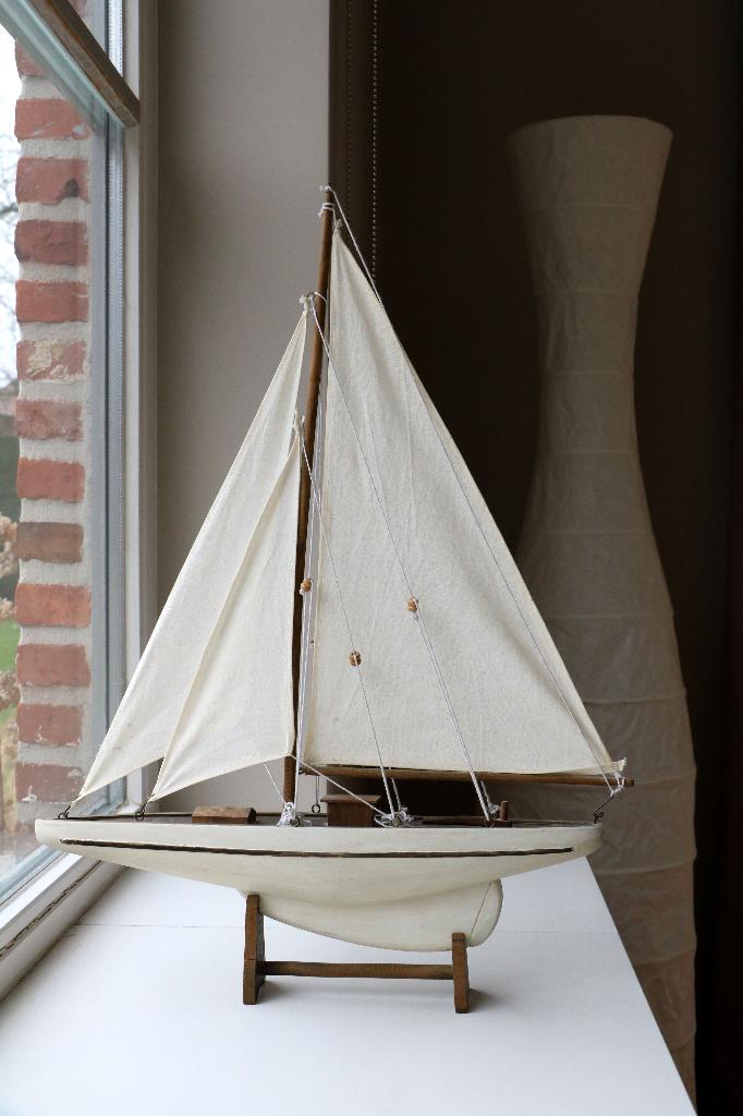 Decoratieve houten zeilboot 42 cm, Ophalen, Gebruikt