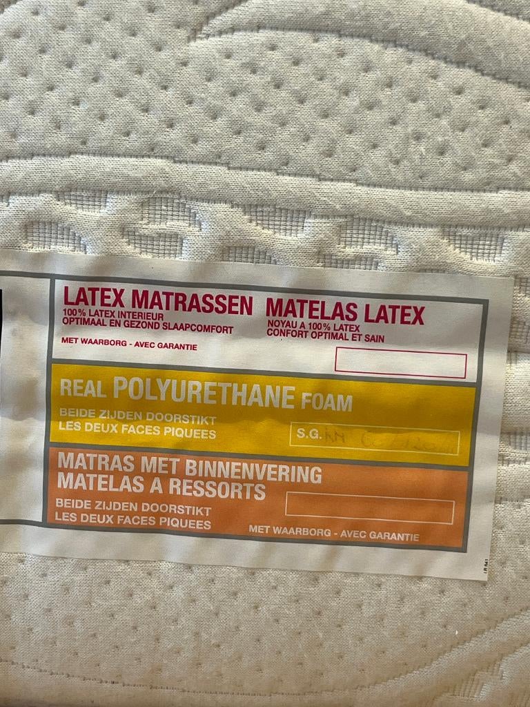 Luxe latex matras kinderbed dubbeldoorstikte afneembare hoes, Ophalen, Zo goed als nieuw, Matras
