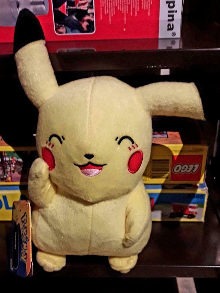 Originele Pikachu knuffel peluche 35 cm nieuwstaat, Enfants & Bébés, Jouets | Peluches, Neuf, Enlèvement ou Envoi