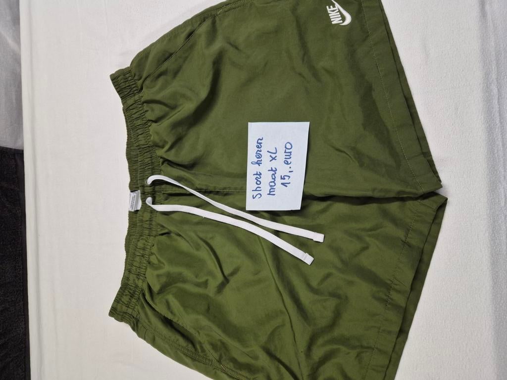 Short voor heren. Merk NIKE. Maat XL . Kleur kaki-groen., Enlèvement, Taille 56/58 (XL), Vert