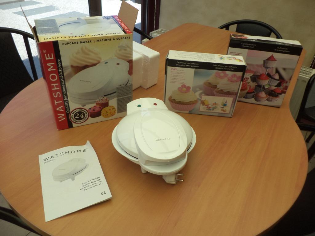 CUPCAKES : machine en toren en garneerset, Hobby en Vrije tijd, Taarten en Cupcakes maken, Ophalen of Verzenden, Zo goed als nieuw