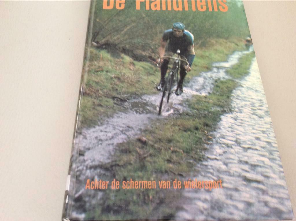 De Flandriens. Stan Lauryssens  1973   met de foto E.Merckx,, Ophalen of Verzenden, Zo goed als nieuw