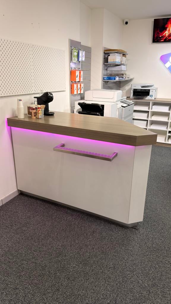 Moderne winkeltoog met LED-verlichting, Enlèvement, Aménagement