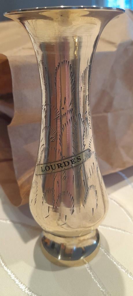 Petit vase de Lourdes en métal noble, Enlèvement ou Envoi