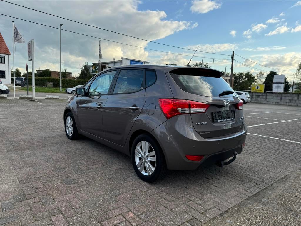 HYUNDAI IX20 1.4 MOVE GEKEURD VOOR VERKOOP, Auto's, Hyundai, Voorwielaandrijving, Euro 5, Zwart, Bruin