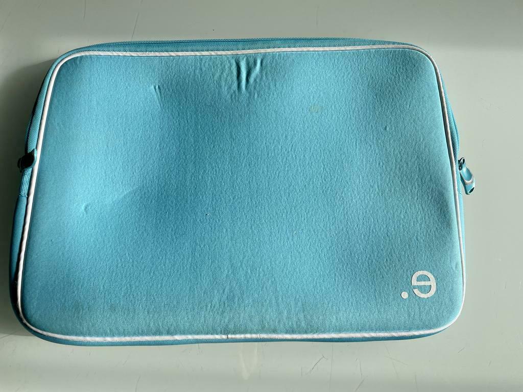 MAC BOOK PRO hoes 15 inch