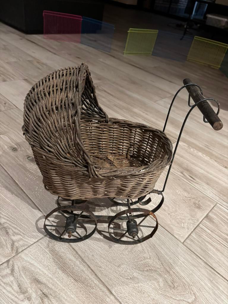 Rieten retro vintage poppenwagen (cw)*, Ophalen of Verzenden, Zo goed als nieuw