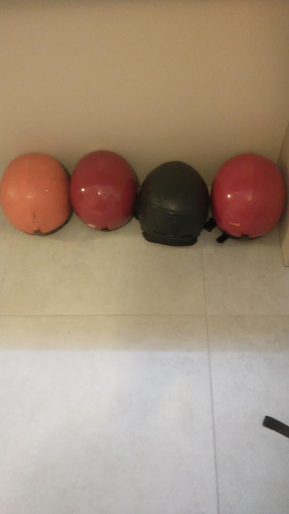 4 ski / snowboard helmen, goede staat, Ophalen of Verzenden, Ski
