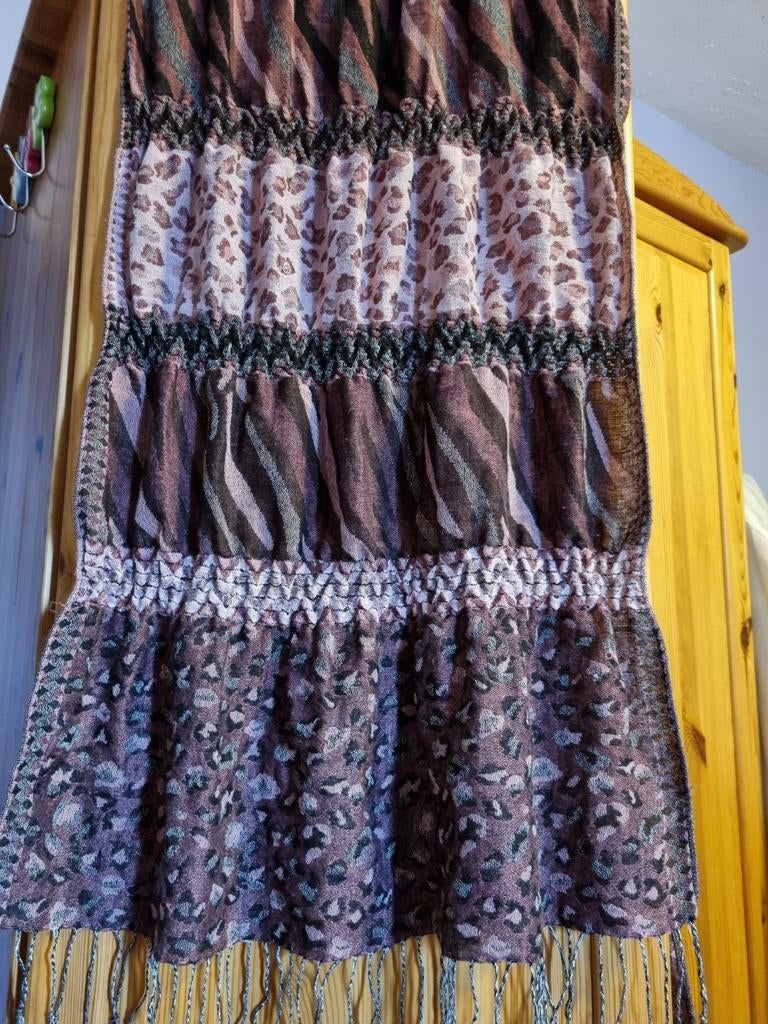 Grand foulard mi-saison 3D rose et gris 180 x 50 cm, Enlèvement ou Envoi, Porté, Pashmina