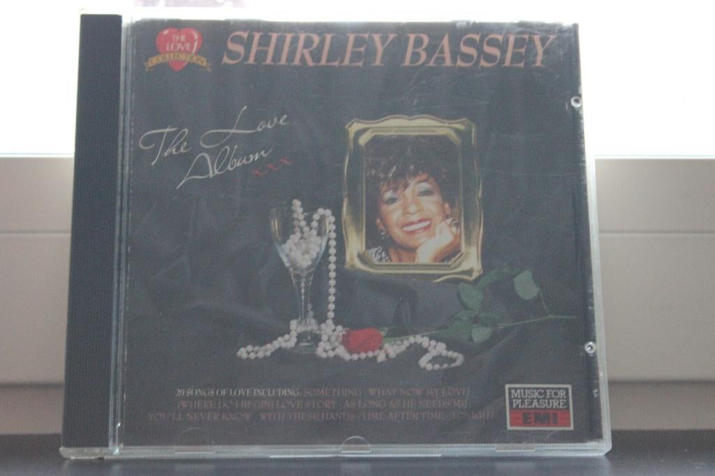 CD SHIRLEY BASSEY THE LOVE ALBUM, Ophalen of Verzenden