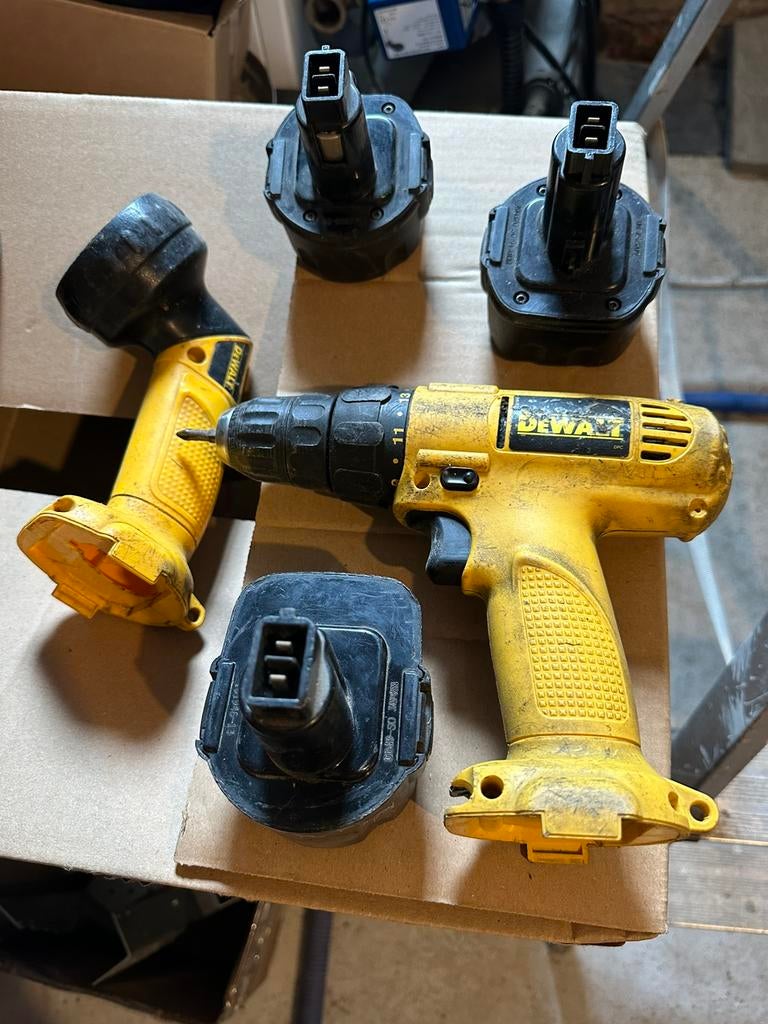 Dewalt vijsmachine met lamp, batterijen en lader, Ophalen, Gebruikt
