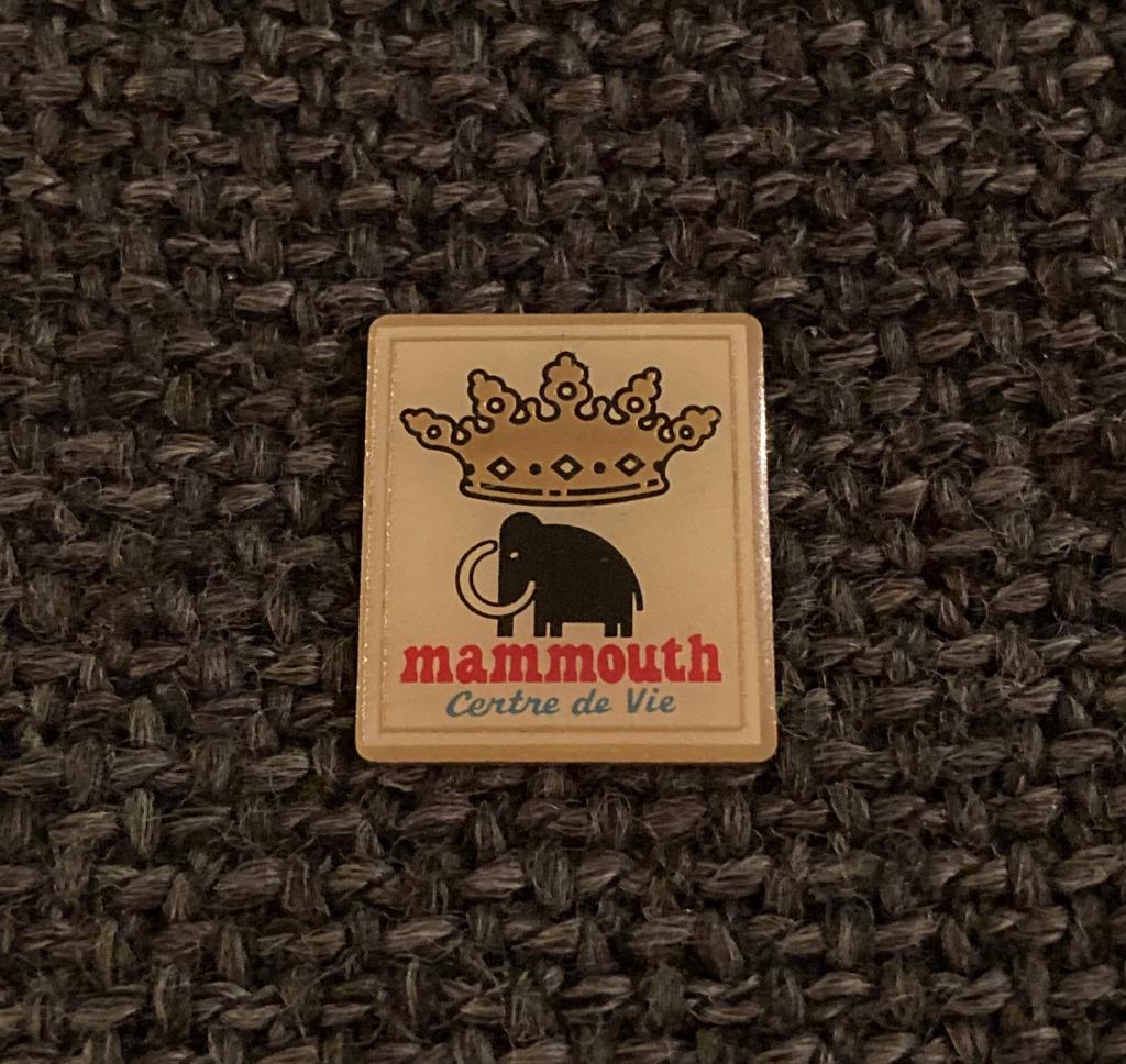PIN - MAMMOUTH - CENTRE DE VIE, Collections, Envoi, Utilisé, Autres sujets/thèmes, Insigne ou Pin's