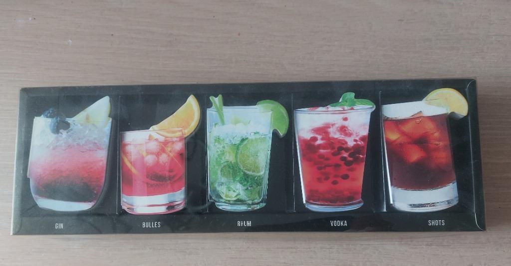 Coffret Marabout "Le tour du monde des cocktails", Neuf, Marabout, Enlèvement ou Envoi, Végétarien