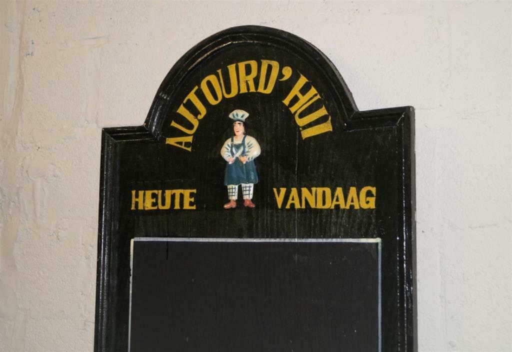Groot antieke krijtbord met man in authentieke staat H 162, Antiek en Kunst, Antiek | Meubels | Kasten, Ophalen