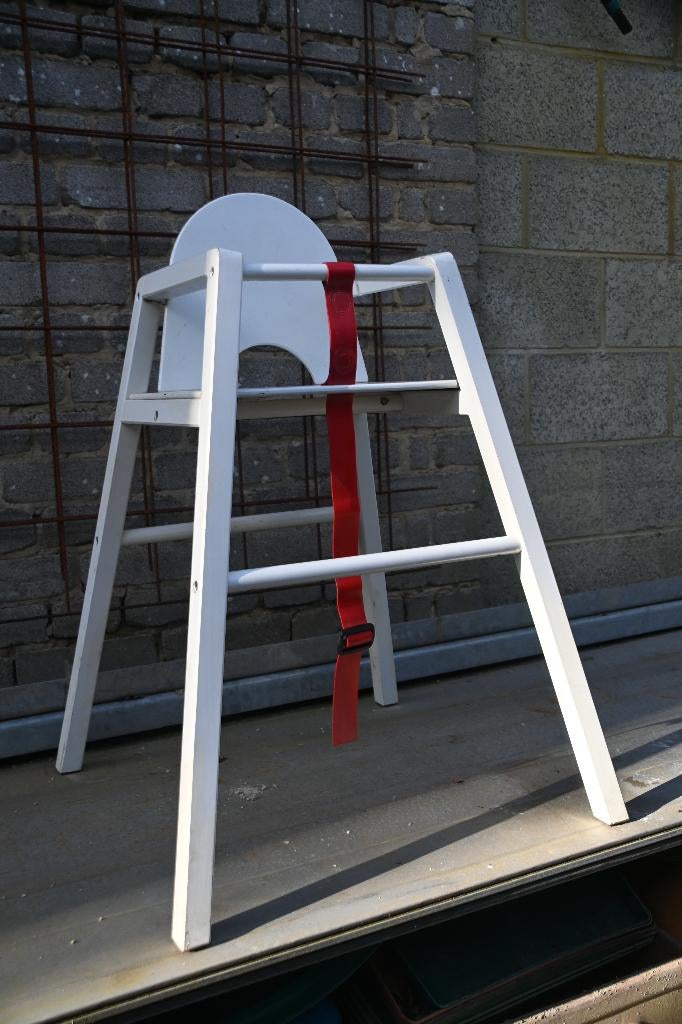 Chaise pour bébé en bois peinte en blanc, Enfants & Bébés, Chaises pour enfants, Enlèvement, Comme neuf, Chaise de table