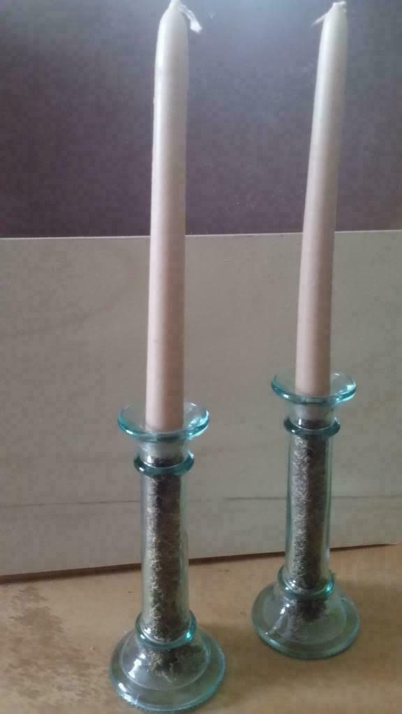 Bougeoirs 2 pièces en vieux verre vert avec bougies ..., Enlèvement ou Envoi, Verre