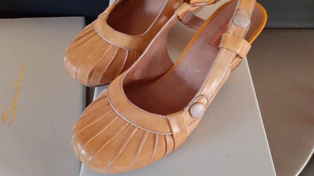 Leuke oker pumps Miz Mooz 38 soepel leer open hiel, Kleding | Dames, Miz Moos, Ophalen of Verzenden, Pumps