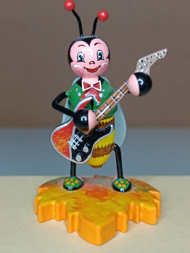 Miniatuur bij met gitaar Hubrig 7cm hoog., Ophalen of Verzenden, Zo goed als nieuw
