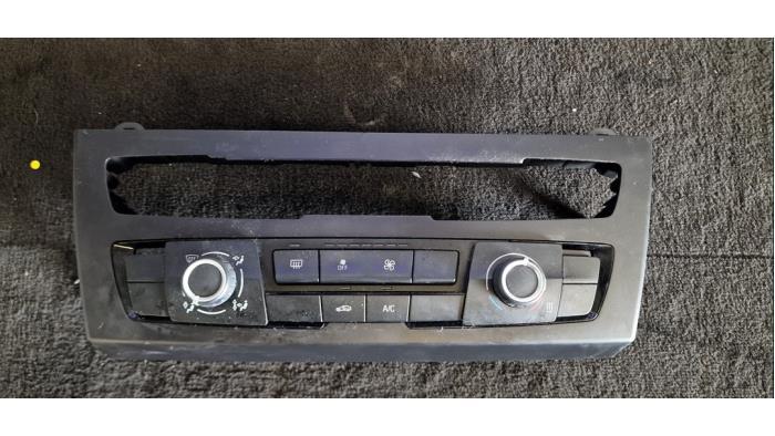 Kachel Bedieningspaneel van een BMW 1-Serie, Gebruikt, -, -, Ophalen of Verzenden