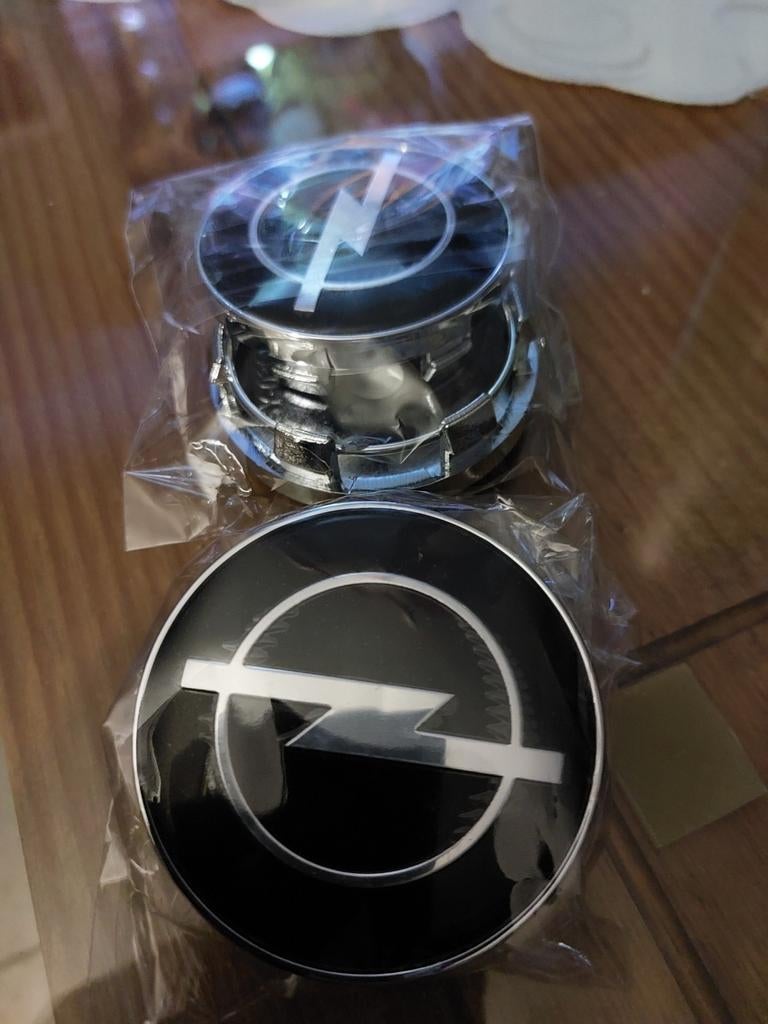Naafdoppen Opel. 3 Stuks met logo en 1 zonder logo., Ophalen, Zo goed als nieuw