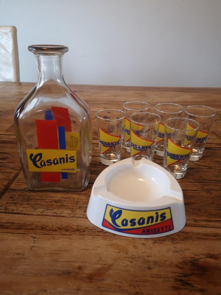 CASANIS Anisette... Carafe... Des lunettes... Cendrier. Anné, Enlèvement ou Envoi, Comme neuf